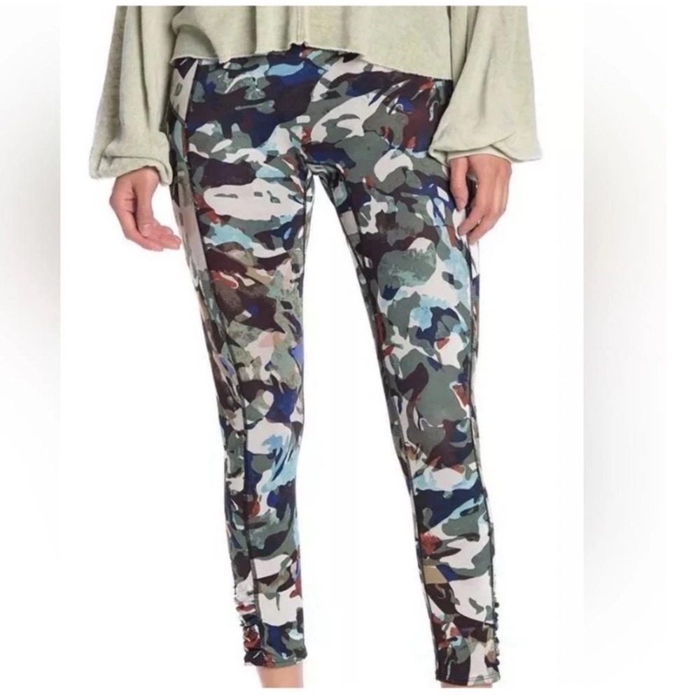 Free People Movement 7/8 Camo Print Leggings with Ruched Detail High Waist‎ Sz L
